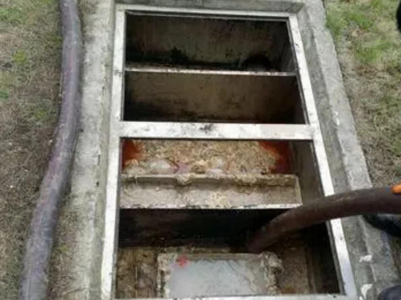 站前隔油池清理