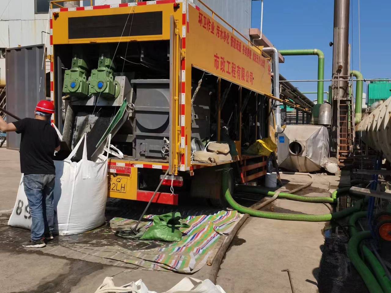 站前淤泥压干处理